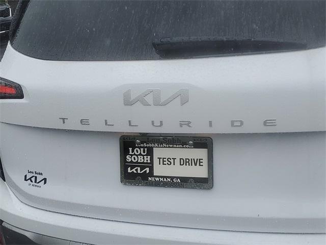 Photo of 2025 Glacial White Pearl Kia Telluride