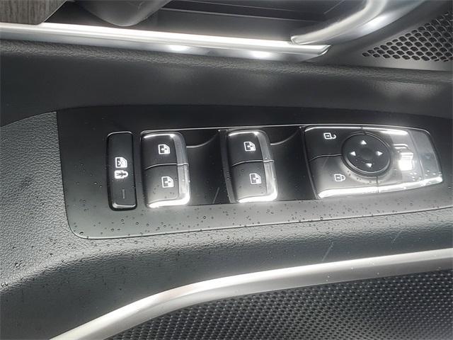 Photo of 2025 Glacial White Pearl Kia Telluride