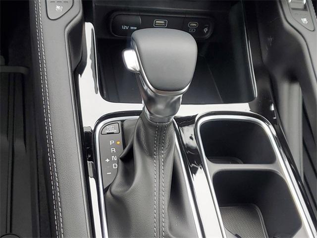 Photo of 2025 Glacial White Pearl Kia Telluride