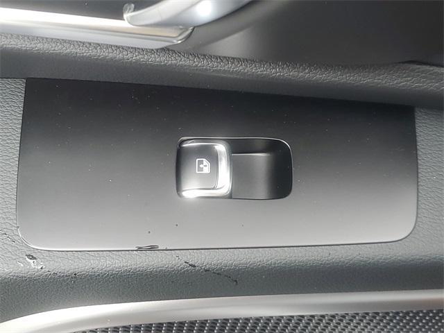 Photo of 2025 Glacial White Pearl Kia Telluride