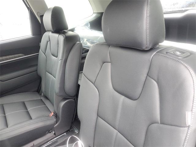 Photo of 2025 Glacial White Pearl Kia Telluride