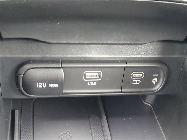 Photo of 2025 Glacial White Pearl Kia Telluride