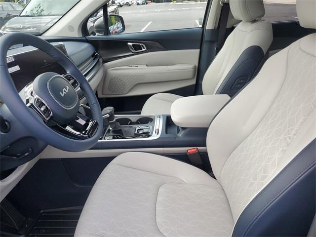 Photo of 2026 Metal Kia Carnival