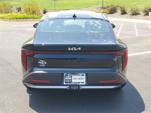 Photo of 2025 Aurora Black Pearl Kia K4