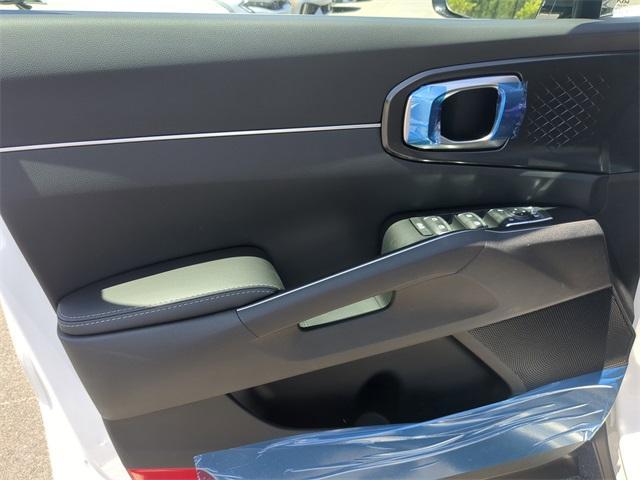 Photo of 2025 Glacial White Pearl Kia Sorento