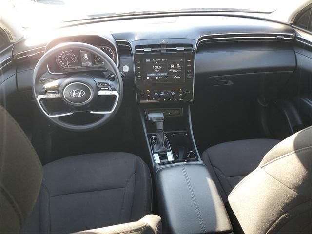 Photo of 2024 White Pearl Hyundai TUCSON