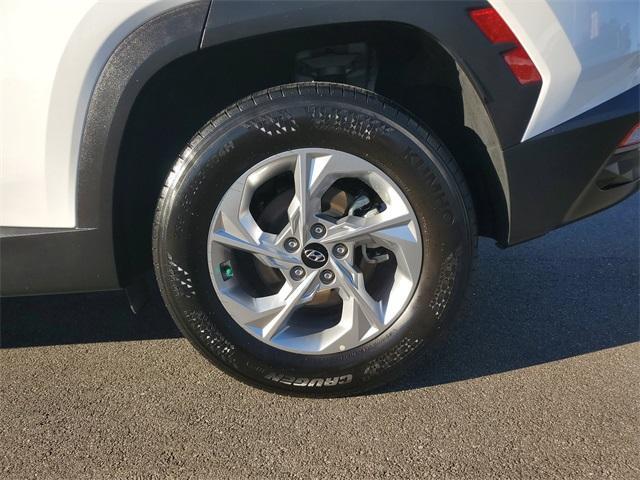 Photo of 2024 White Pearl Hyundai TUCSON