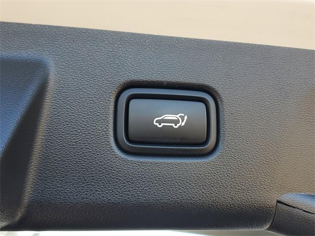 Photo of 2024 White Pearl Hyundai TUCSON