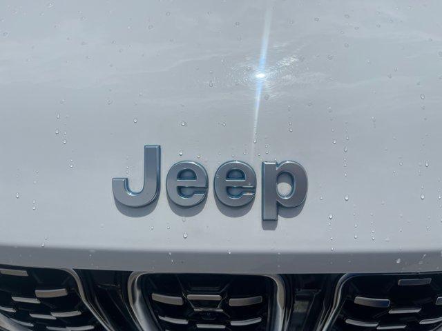 Photo of 2022 Bright White Clearcoat Jeep Grand Cherokee 4xe
