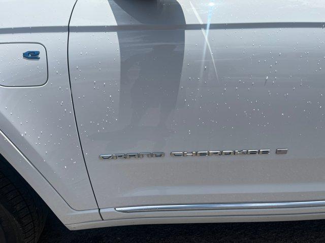 Photo of 2022 Bright White Clearcoat Jeep Grand Cherokee 4xe