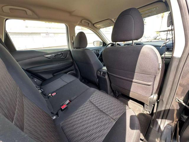 Photo of 2020 Gray Nissan Rogue