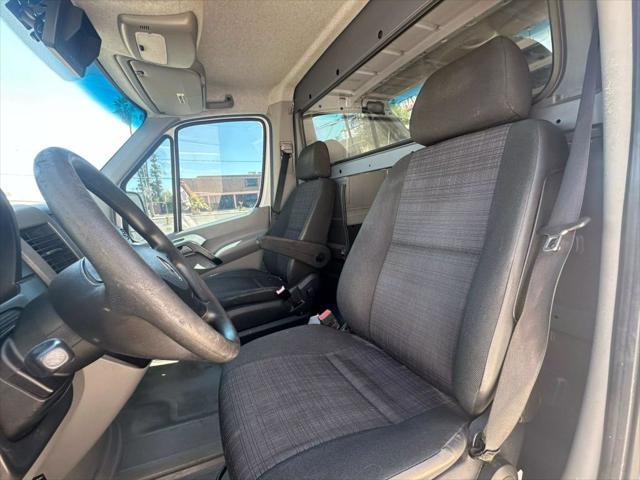 Photo of 2014 Arctic White Mercedes-Benz Sprinter
