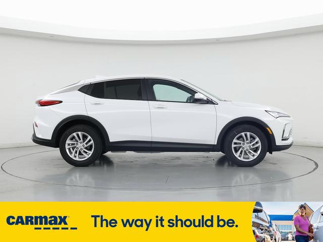 Photo of 2024 White Buick Envista