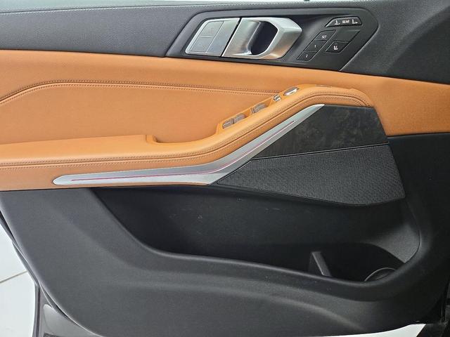 Photo of 2022 Black BMW X7