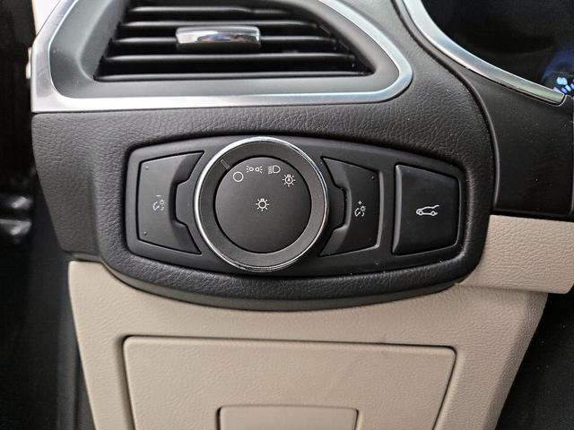 Photo of 2015 Gray Ford Edge