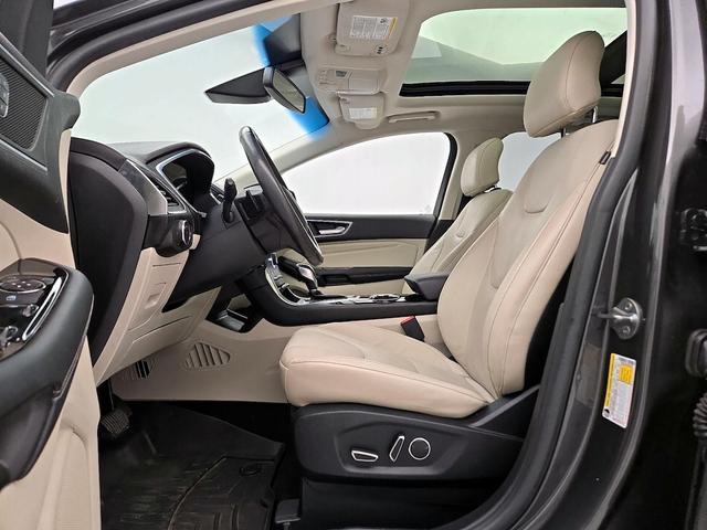 Photo of 2015 Gray Ford Edge