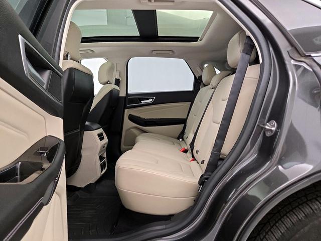 Photo of 2015 Gray Ford Edge