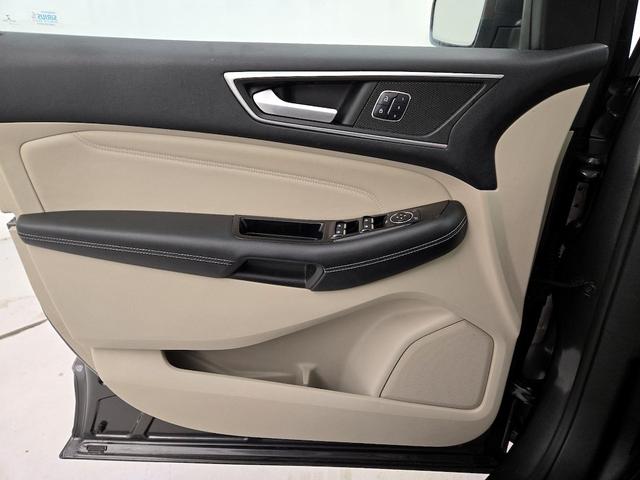 Photo of 2015 Gray Ford Edge