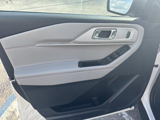 Photo of 2026 Star White Ford Explorer
