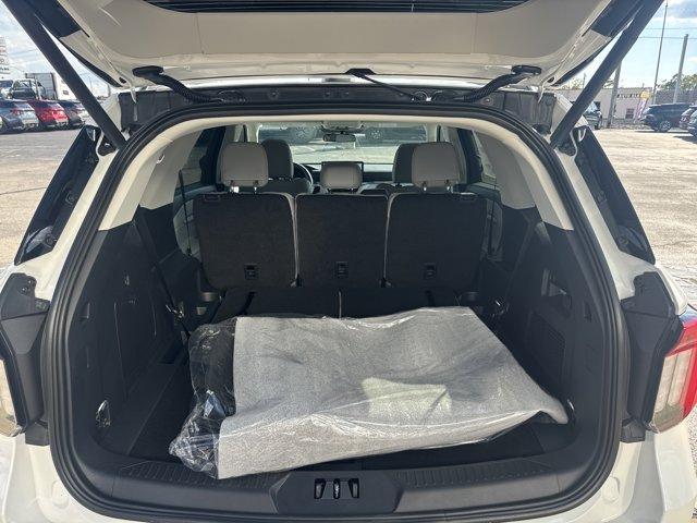 Photo of 2026 Star White Ford Explorer