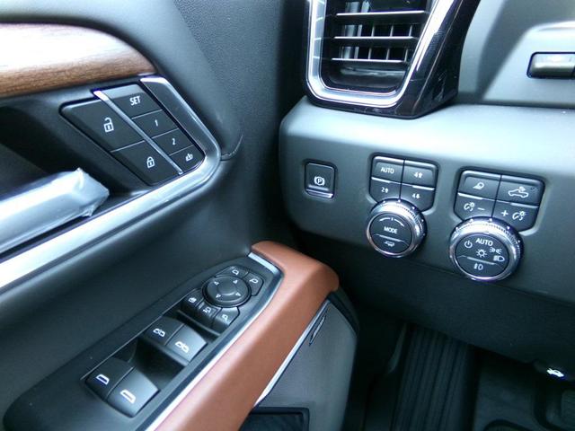 Photo of 2025 White Frost Tricoat GMC Sierra 2500