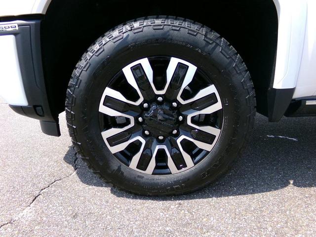 Photo of 2025 White Frost Tricoat GMC Sierra 2500