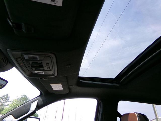 Photo of 2025 White Frost Tricoat GMC Sierra 2500