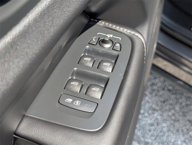 Photo of 2022 Platinum Gray Metallic Volvo XC60