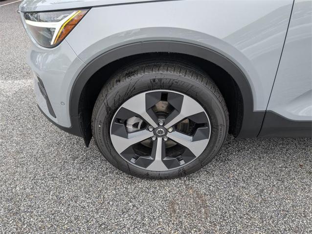 Photo of 2025 Gray Volvo XC40