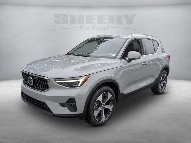Photo of 2025 Gray Volvo XC40