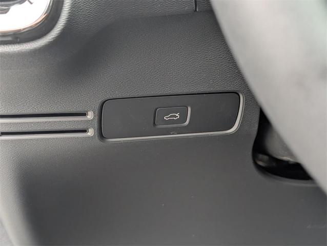 Photo of 2025 Gray Volvo XC40