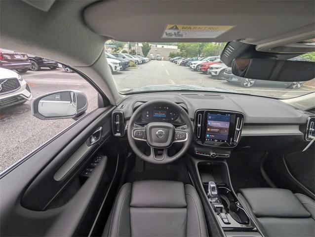 Photo of 2025 Gray Volvo XC40