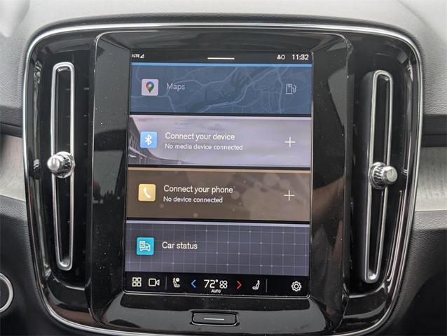 Photo of 2025 Gray Volvo XC40