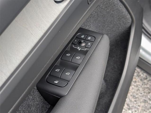 Photo of 2025 Gray Volvo XC40