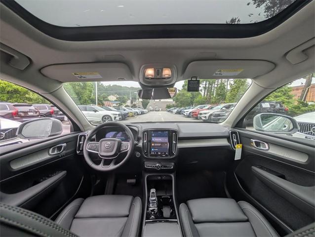 Photo of 2025 Gray Volvo XC40