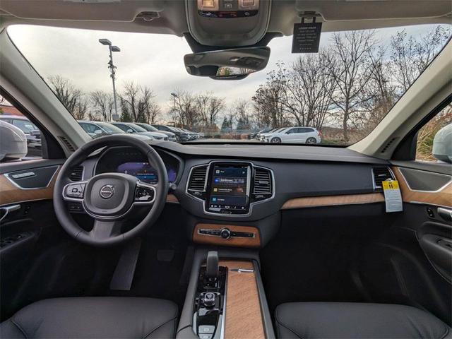 Photo of 2025 Metallic Volvo XC90 Plug-In Hybrid