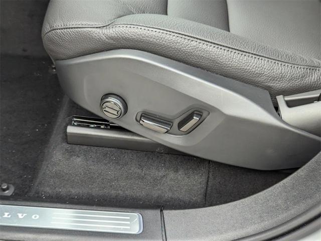 Photo of 2025 Metallic Volvo XC90 Plug-In Hybrid