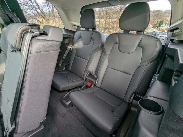 Photo of 2025 Metallic Volvo XC90 Plug-In Hybrid