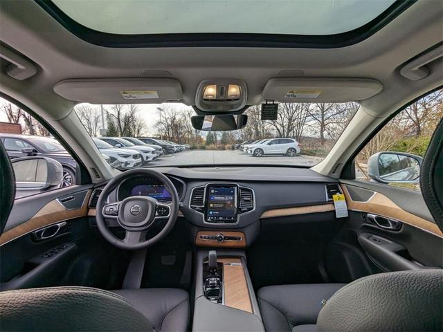 Photo of 2025 Metallic Volvo XC90 Plug-In Hybrid