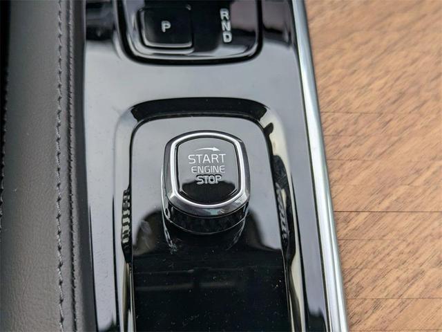 Photo of 2025 Metallic Volvo XC90 Plug-In Hybrid