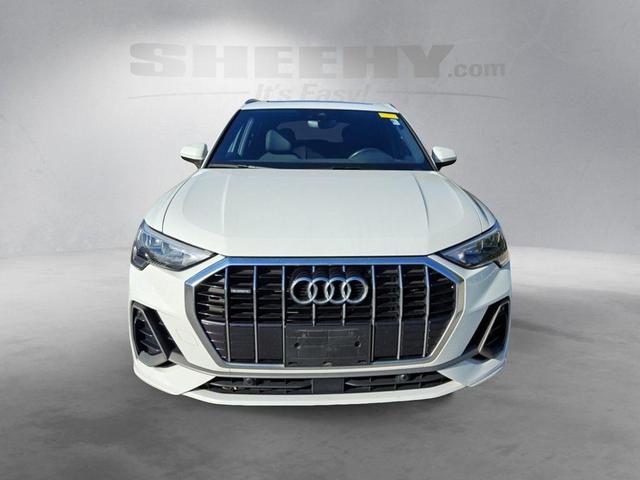 Photo of 2022 Glacier White Metallic Audi Q3