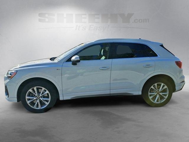 Photo of 2022 Glacier White Metallic Audi Q3