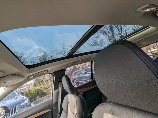 Photo of 2025 Onyx Black Volvo XC90 Plug-In Hybrid
