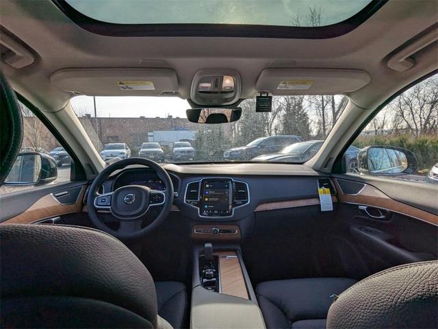 Photo of 2025 Onyx Black Volvo XC90 Plug-In Hybrid