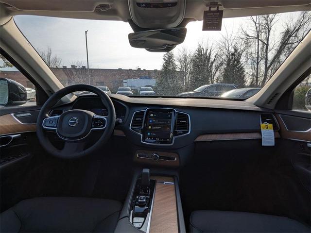 Photo of 2025 Onyx Black Volvo XC90 Plug-In Hybrid