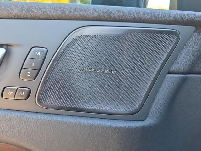 Photo of 2023 Onyx Black Metallic Volvo XC60