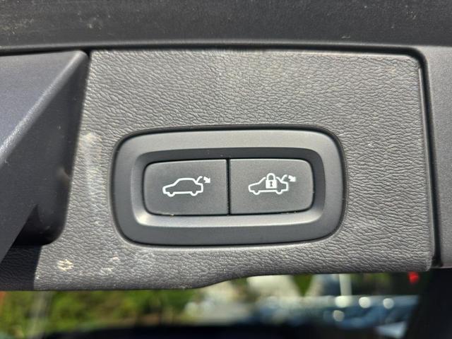 Photo of 2023 Onyx Black Metallic Volvo XC60