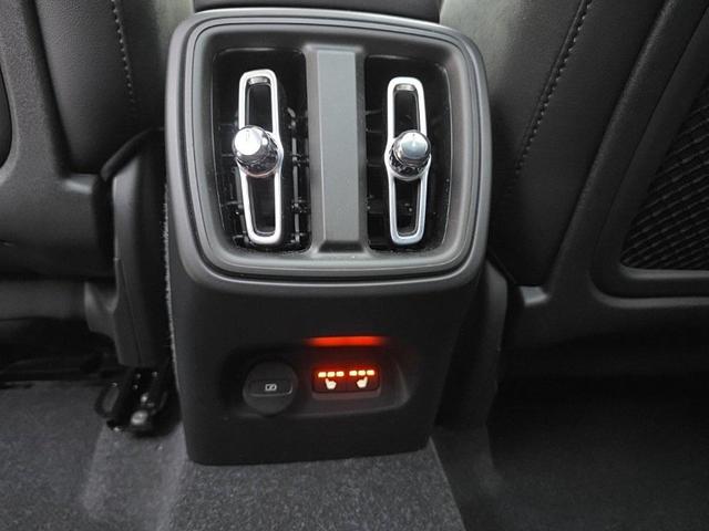 Photo of 2022 Thunder Gray Metallic Volvo XC40