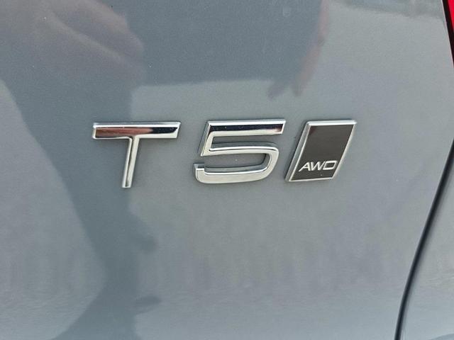Photo of 2022 Thunder Gray Metallic Volvo XC40