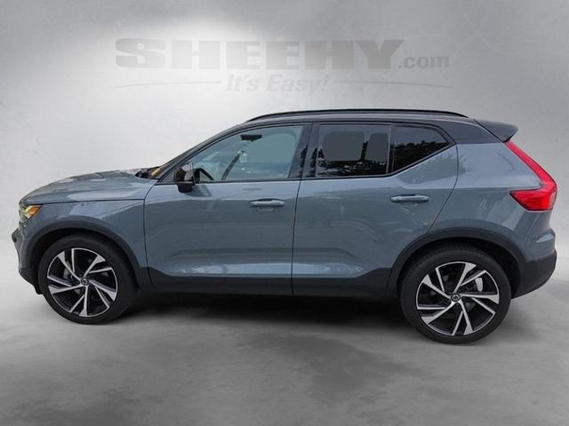 Photo of 2022 Thunder Gray Metallic Volvo XC40